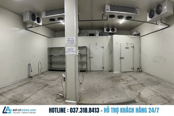 Kho nhà hàng sau khi tủ đông, tủ mát và thiết bị được đưa đi