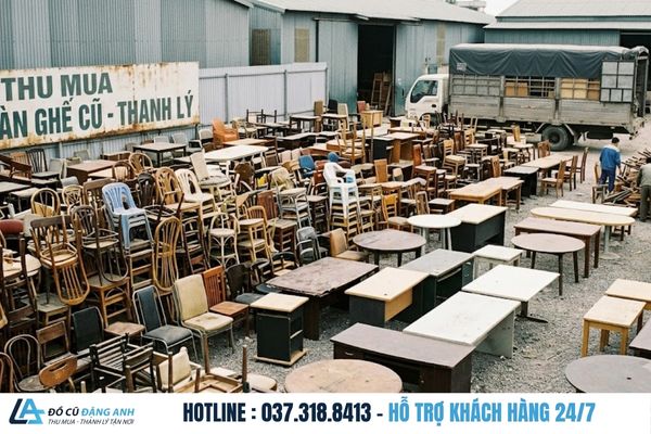 Toàn bộ bàn ghế trước khi thu mua
